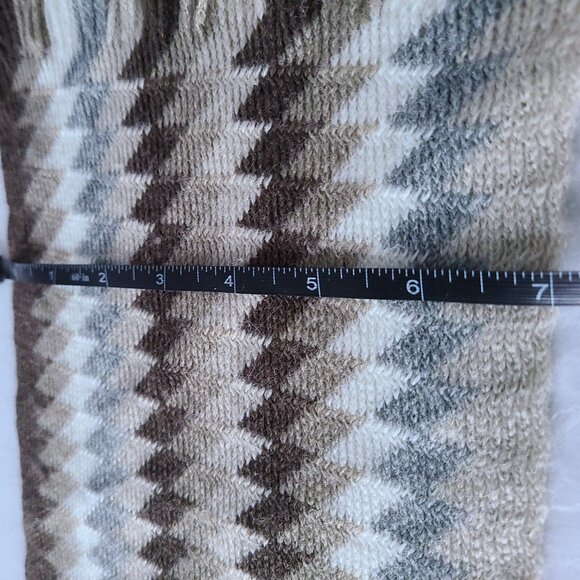 NEW YORK & COMPANY GEOMETRIC DIAMOND SCARF| MULTISHADE ACCESSORY| ONE SIZE - Picture 7 of 8